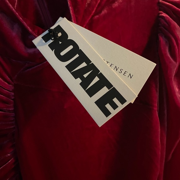 SOLD*** ROTATE DRESS figure flattering - Picture 11 of 17